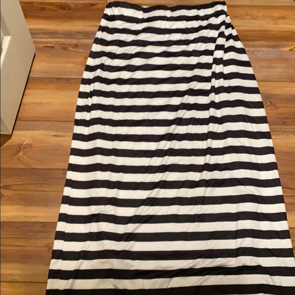 Women’s Black and White Striped Maxi Skirt